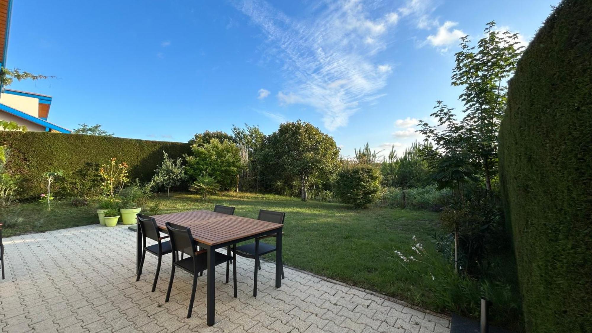 Jolie Maison De Vacances Avec Terrasse Et Jardin 波讷地区圣朱利安 外观 照片