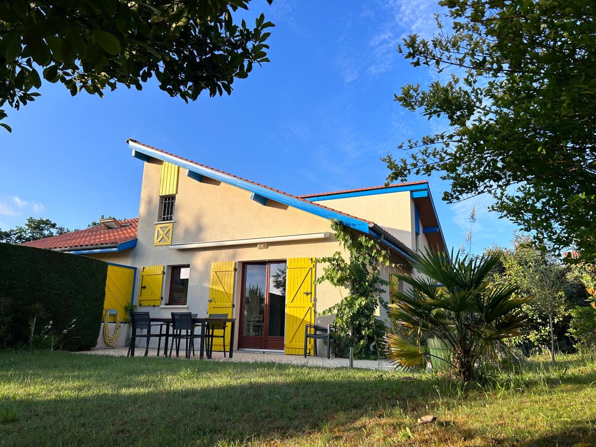 Jolie Maison De Vacances Avec Terrasse Et Jardin 波讷地区圣朱利安 外观 照片